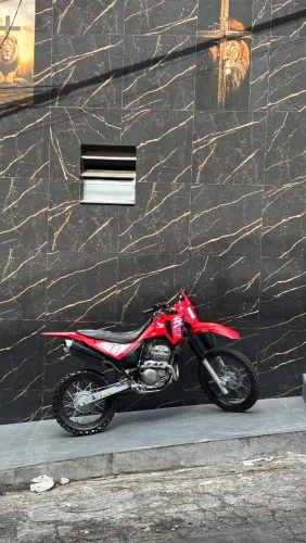 Moto de trilha tornado