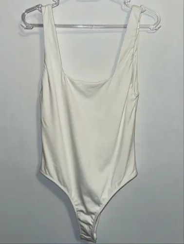 Body feminino branco LOJA TRÊS