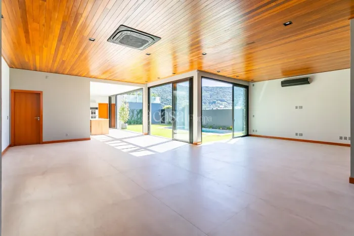 Incrível casa a venda na Lagoa da Conceição !!!!!!!!