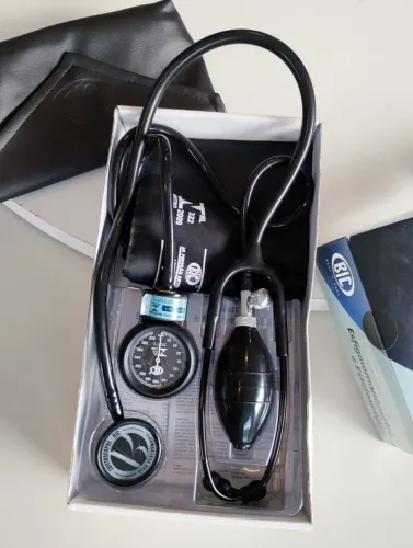 Kit esfigmomanômetro e estetoscópio BIC