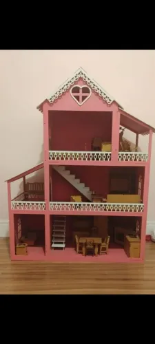 Casinha de boneca em MDF