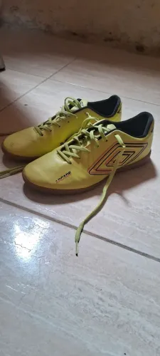 Chuteira original da umbro