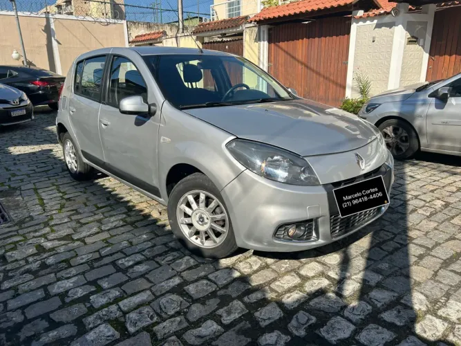 Renault Sandero Privilège Hi-flex 1.6 16V 5P AUT 2014