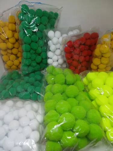 Pompons Coloridos de Pelúcia - ideal para copa Diversas Cores