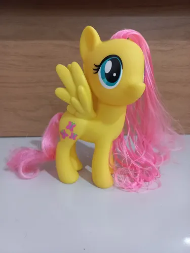 Pônei Fluttershy Reboot com 15 cm