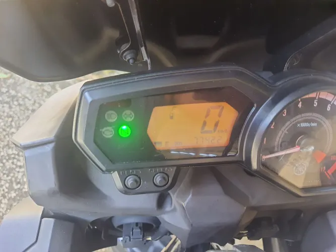 Linda moto bem conservada