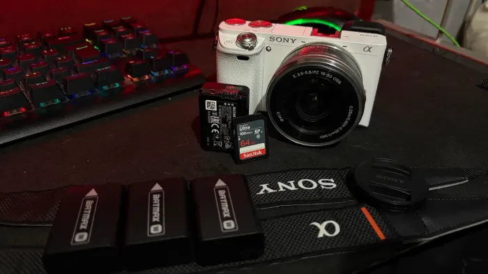 Sony Alpha 6000 Branca (Oportunidade) - Estado de Nova