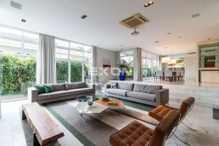 Casa em condomínio com 556m² no Campo Comprido para Locação