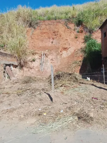 TERRENO A VENDA, VALOR R$ 100 MIL, ACEITA NEGOCIAÇÃO