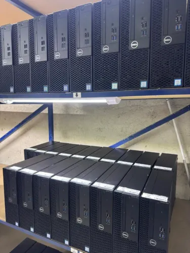 Lote com 44 Desktops Dell