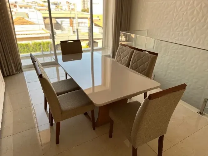 Mesa de jantar com 6 cadeiras