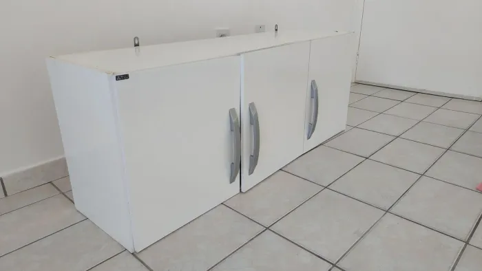 Armário de cozinha em madeira 