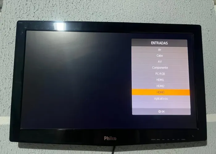 ? TV Philco 24? - com suporte de parede