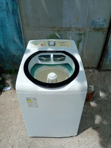 Máquina de lavar roupa funcionando perfeitamente 