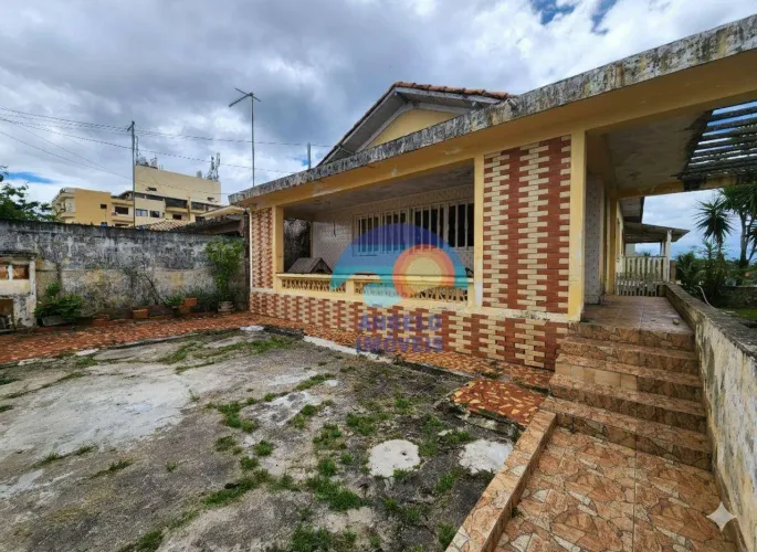 Casa com 6 dormitórios à venda, 350 m² por R$ 650.000 - Centro - Peruíbe/SP