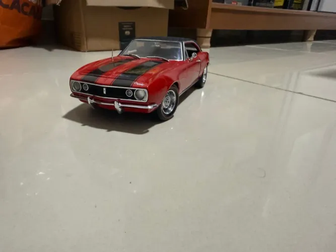 Mini Chevrolet Camaro Z-28 1967 1:18 ERTL Authentics