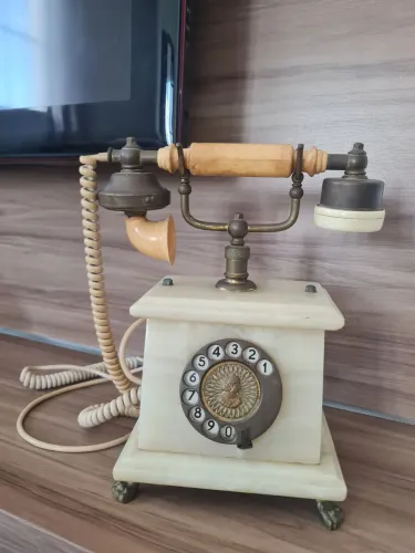 Telefone antigo de disco vintage (anos 70)