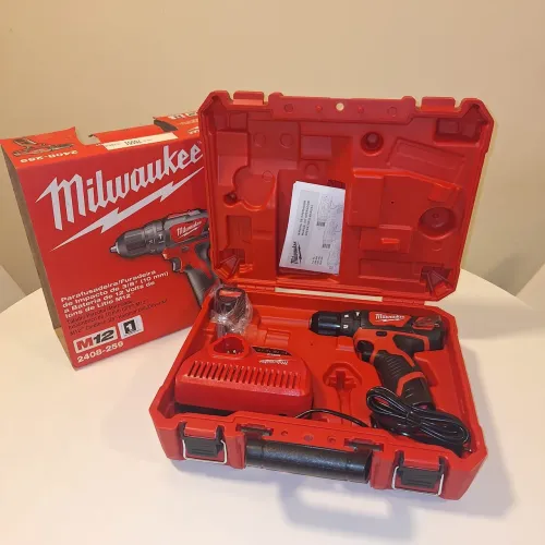 Parafusadeira Milwaukee 12v M12 com Martelete