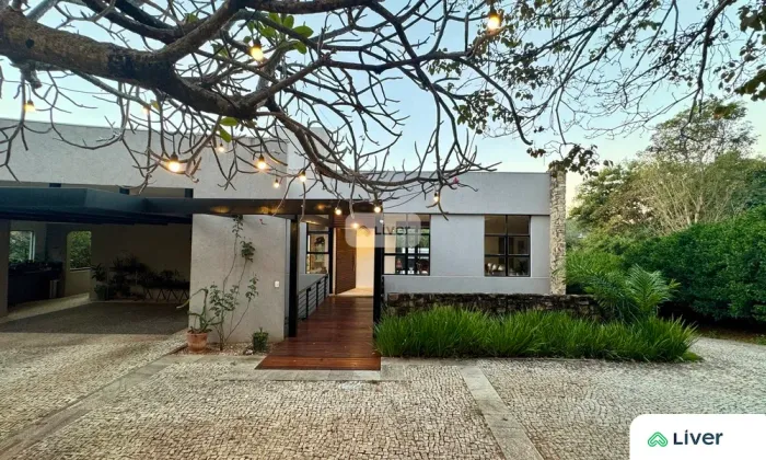 Casa de Alto Padrão Mobiliada | 4 Suítes | Piscina | 1.750m² de Lote | Aldeia do Vale| Alu
