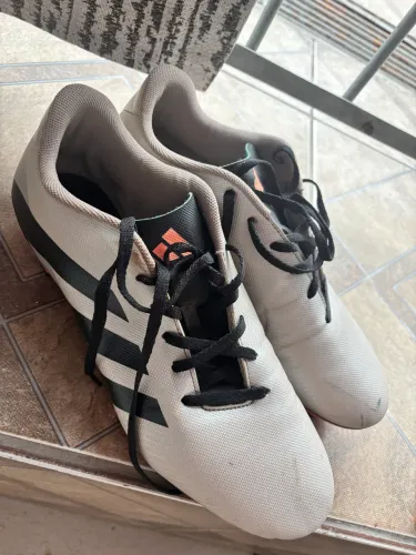 Chuteira adidas