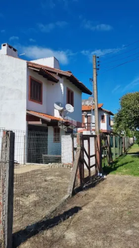 Casa sobrado 2 dormitórios Condomínio Fechado para venda na Praia Imbé.