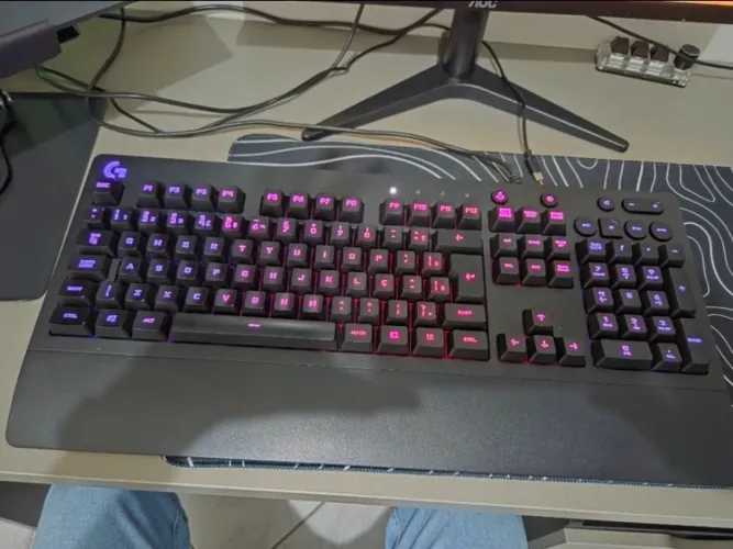 Teclado Gamer Logitech G213 Prodigy RGB - Padrão ABNT2 (com Ç)