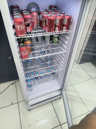 Geladeira expositora EOS 198L