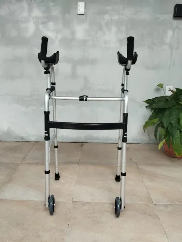 Andador Articulado e Dobrável com Apoio de Braço Zimedical - Altura Regulável
