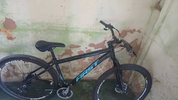 Bicicleta aro 29 nova 2 meses de uso 