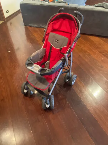 Carrinho de bebê chicco vermelho