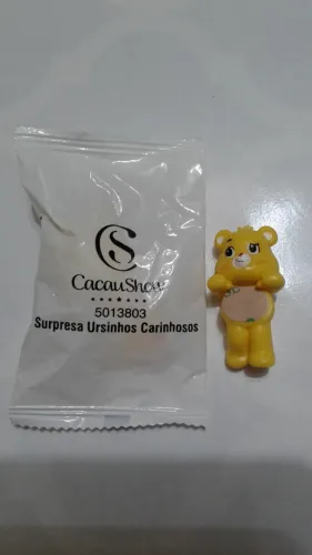 Ursinho carinhoso Cacau Show amarelo