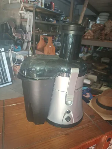 Processador de alimentos, extrator de suco britania, 110 V, em perfeitas condições 