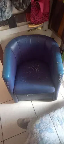 Poltrona Arredondada (Estrutura Perfeita / Ideal para Reformar ou Usar Capa)