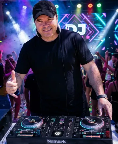 SERVIÇO DE DJ SOM E ILUMINAÇÃO