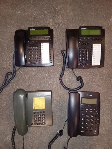 Lote com 4 telefones, dois telefones digitais Intelbras , um telefone Elgin e um Nos-Tel.