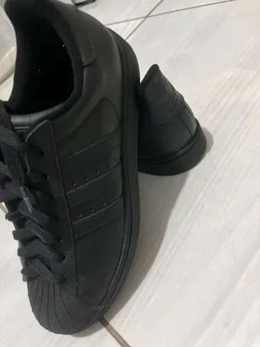 Tênis adidas