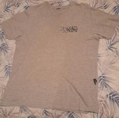 Camiseta Red Nose Oferta Promoção | Cinza | SEM ETIQUETA | Acredito que seja Tamanho "M"