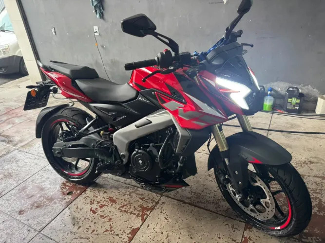 MOTO BAJAJ DOMINAR