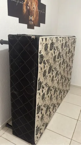 VENDE-SE CAMA DE CASAL, R$200,00.