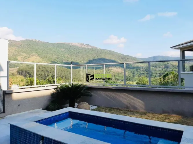 Casa em condomínio com 3 suítes, SPA aquecido e vista para Pedra Grande