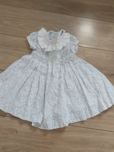Vestido bordado para bebê