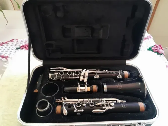 CLARINETE NOBLET MADEIRA (FRANCESA) REVISADA TROCA CORTIÇAS E SAPATILHAS