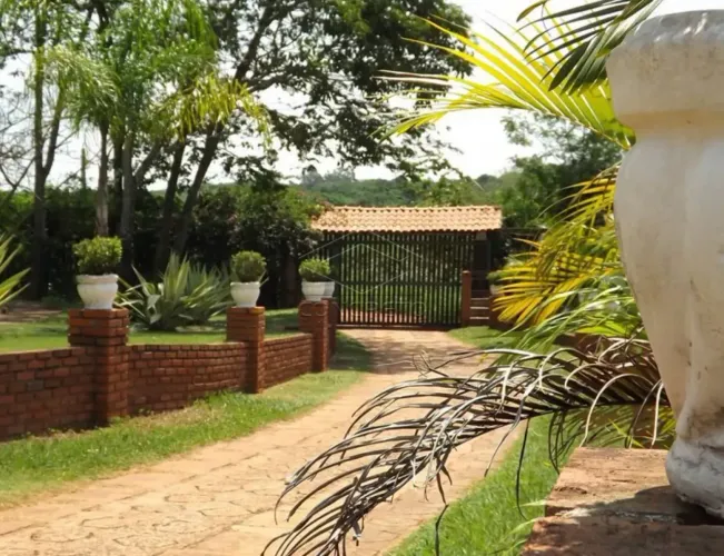 EXCLUSIVA PROPRIEDADE MULTIFUNCIONAL COM ESTRUTURA COMPLETA PARA SPA, HOTELARIA OU CASA DE