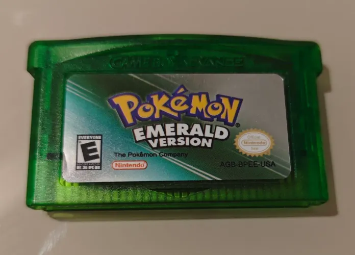 Pokémon Emerald - Paralelo