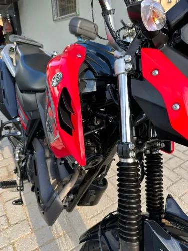Moto bem conservada e pouco rodada, licenciamento 2026 pago, é pegar e sair rodando!