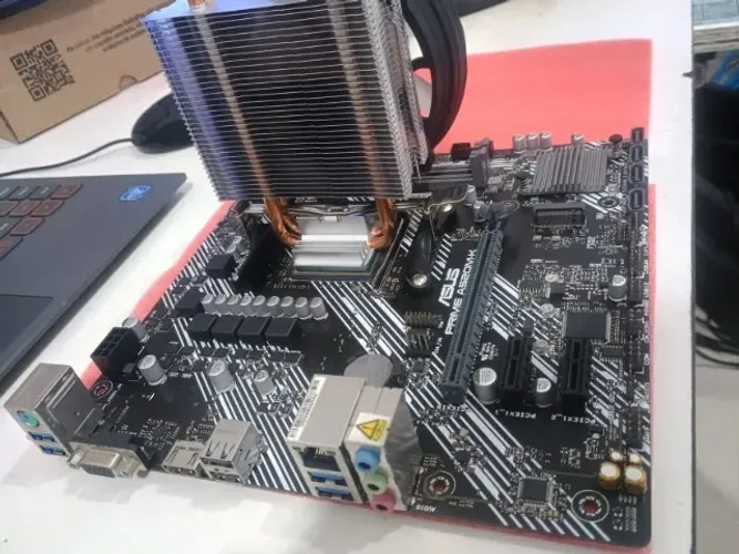 Placa Mãe ASUS Prime A520M-K + Ryzen 5 5500 com Cooler Box