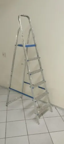 Escada de alumínio 1,76