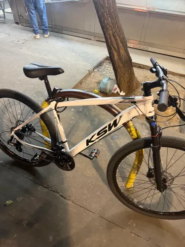 Bicicleta aro 29, freio hidráulico, 9 velocidades, câmbio Shimano