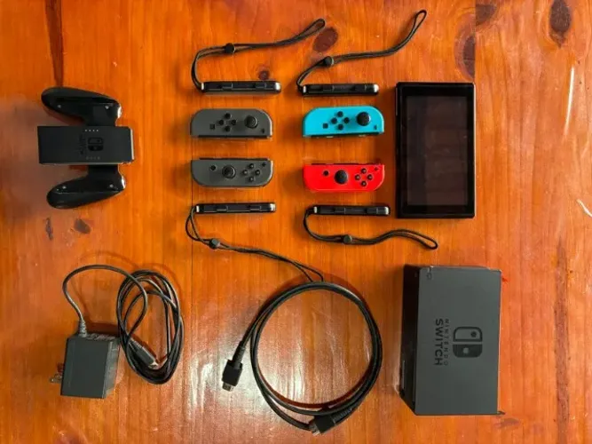 Nintendo Switch v1 + par de Joycons adicionais