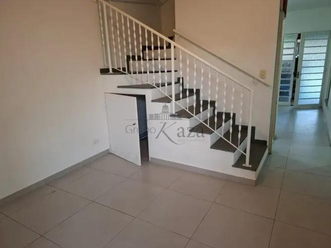Casa em Condomínio - Jardim Califórnia - Condomínio Bosque dos Ipês - 3 Dormitórios - 100m